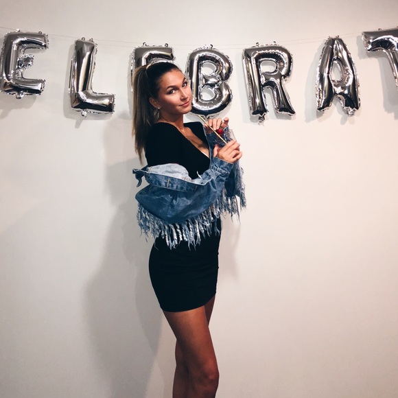 Meet Your Posher, Francesca✨ - Picture 2 of 4